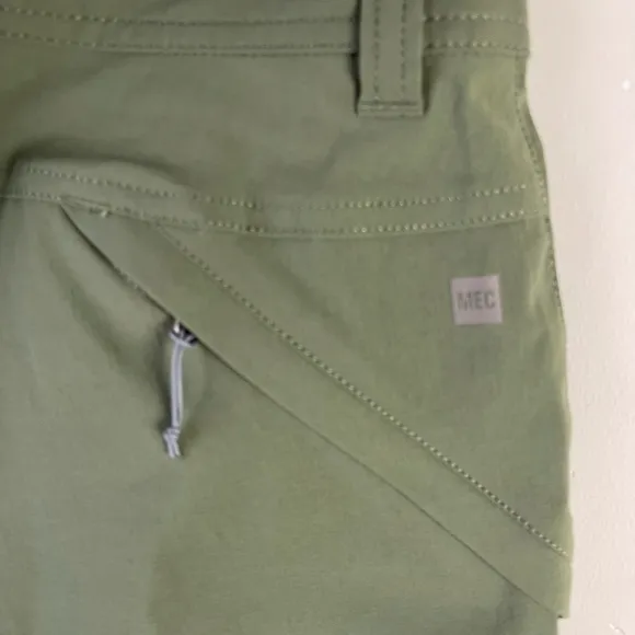 MEC Terrena Stretch 5&quot; Shorts - Women's hiking outdoor camping size 10 green NWT